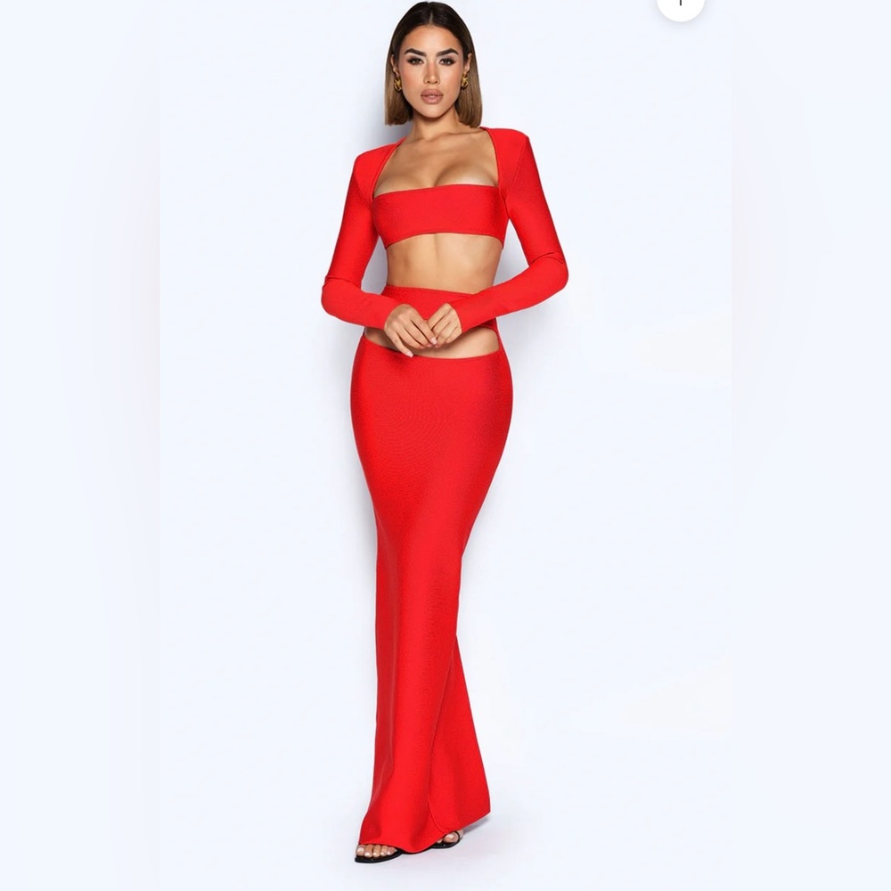 AMIRA SET (Red)
Red Bandage Crop Top & Maxi Skirt
